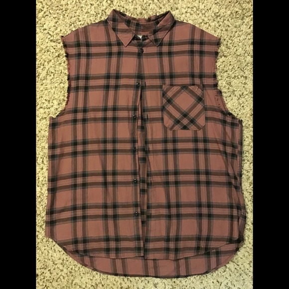 Sleeveless button down - Picture 2 of 2